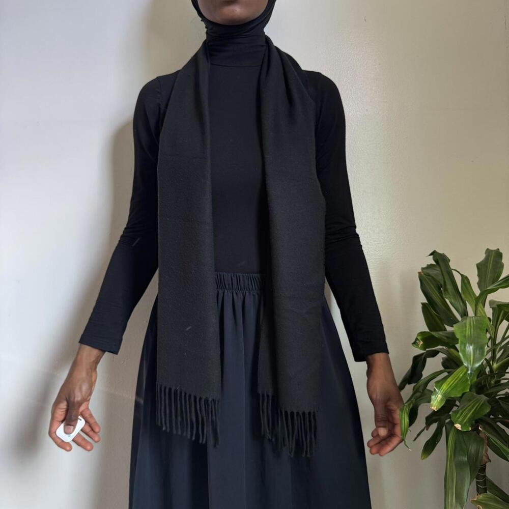 Vintage black preppy minimalist Scarf with‎ fringe details
